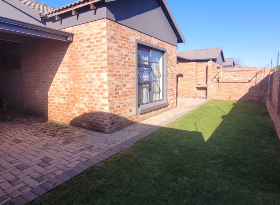2 Bedroom Property for Sale in Van Der Hoff Park North West